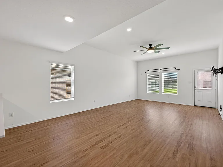 1519 Twilight Green Dr — Photo 10