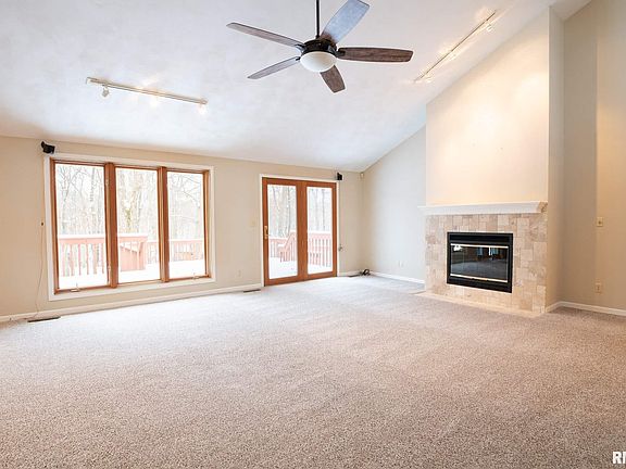 5th image of 105 Deer Park Ln