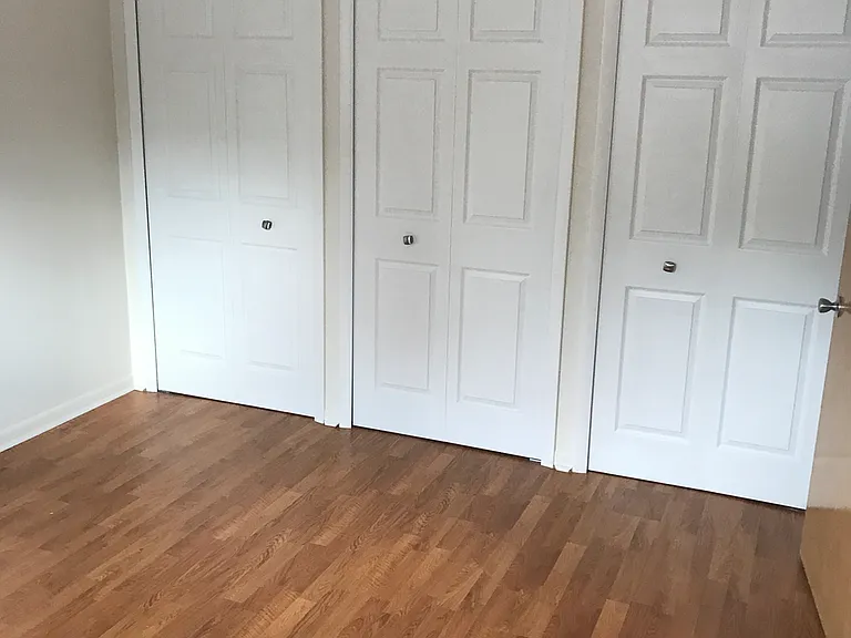 Emerald Village Apartments — Photo 25