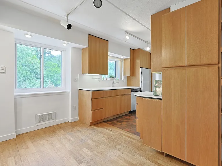 412 Benedict Ave #6C — Photo 13