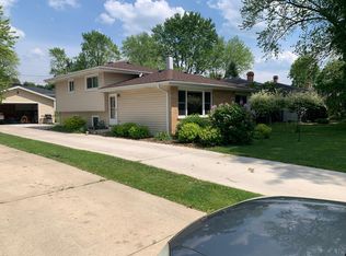 0N071 Page St, Winfield, IL 60190