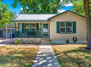604 Stephen St, Kerrville, TX 78028