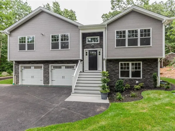 343 Station St, Coventry, RI 02816