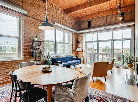 3rd image of 2201 W Wabansia Ave APT 22