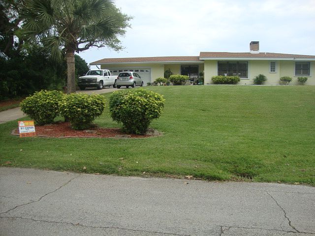 1st image of 323 Oak Dr