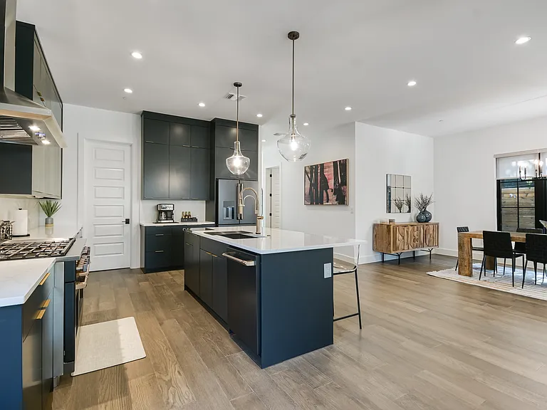 2506 Southland Dr — Photo 8