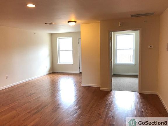 5th image of 3416 N Sydenham St #303