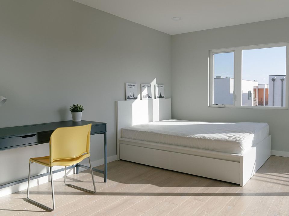 1st image of 4986 Romaine St #1/2