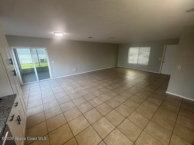 425 Tewksbury Ln NE — Photo 10