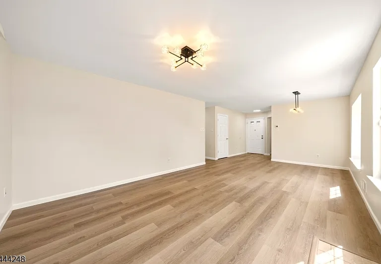 123 Harrow Dr — Photo 6