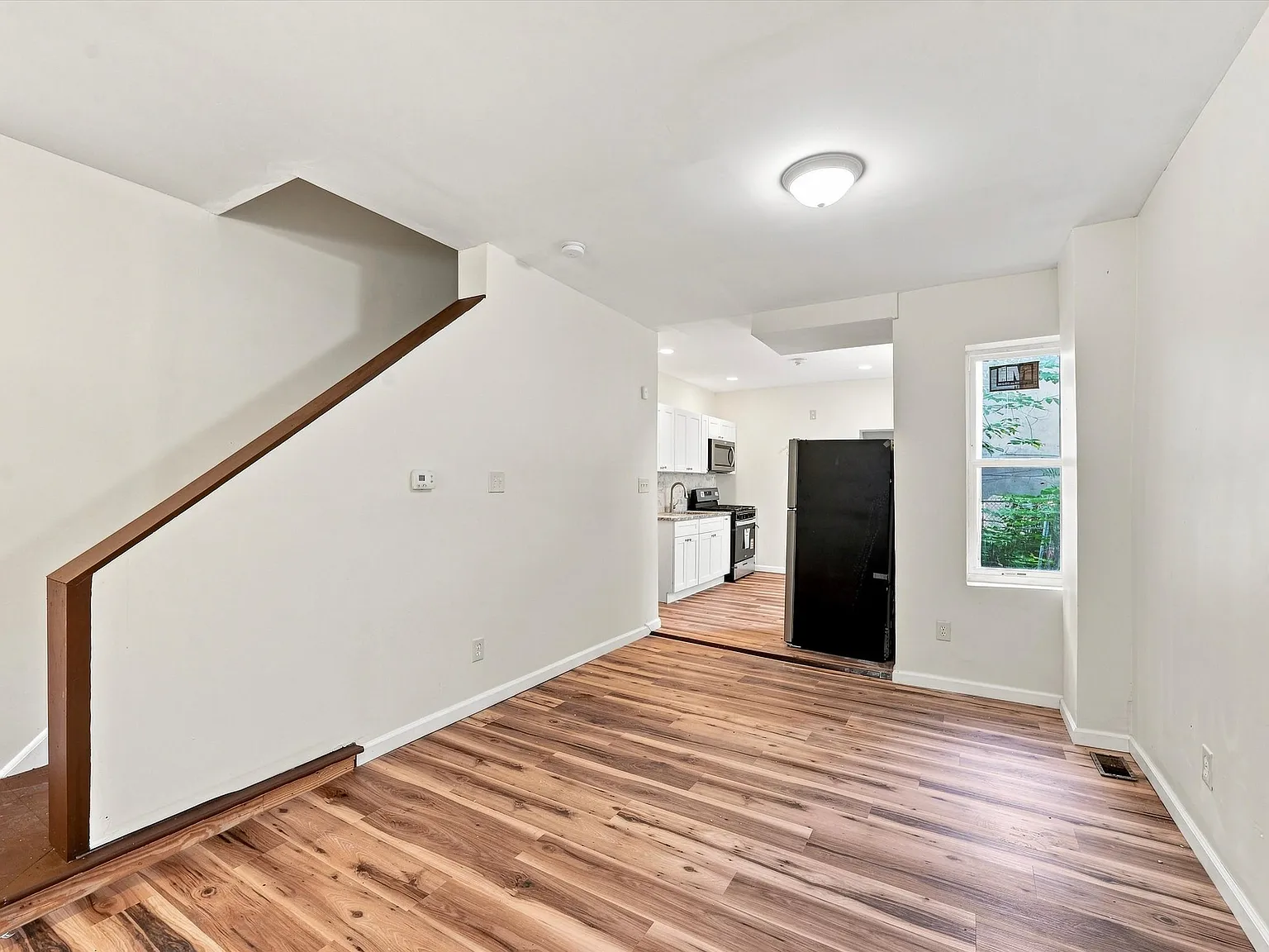 3 bed, 1.5 bath, 1276 sqft, $1,995 — Photo 4
