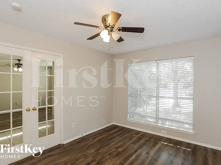 1146 Finch Cir — Photo 5