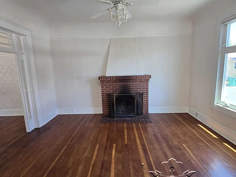 210 N Auburn St — Photo 7