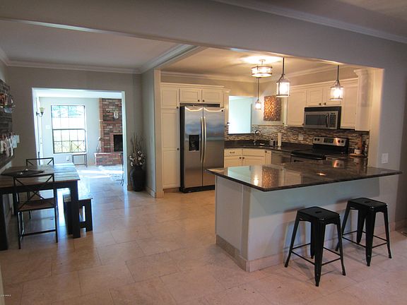 4th image of 141 E Vista Del Cerro Dr