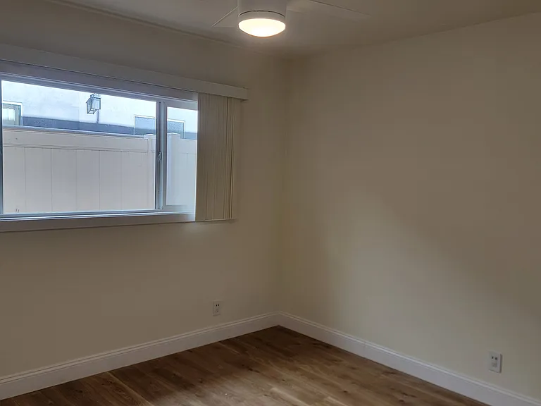 1020 Granville Ave #103 — Photo 9