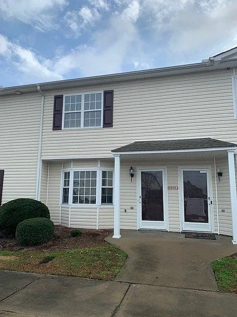 2 bed, 1.5 bath, 1044 sqft, $1,150 — Photo 1