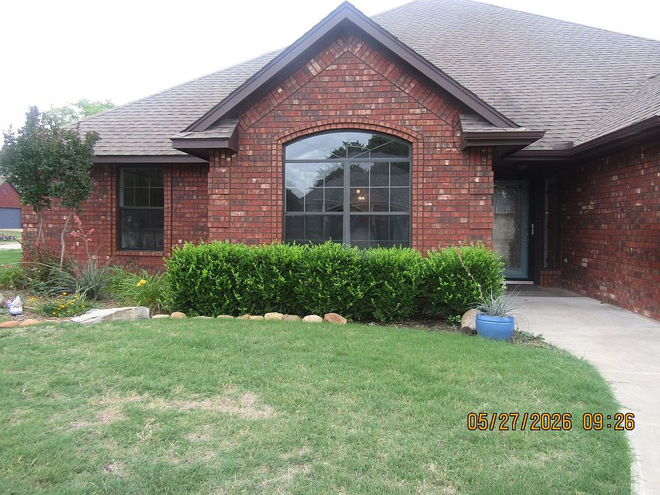 1st image of 3119 NE Mayflower Ave