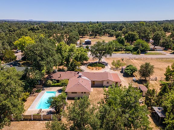 2nd image of 21932 Hillside Dr