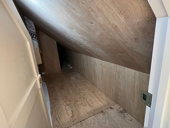 2nd image of 652 Newport Ave #2