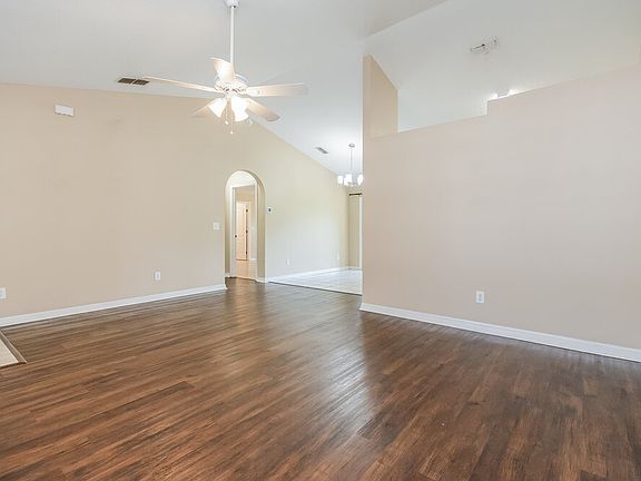 5th image of 914 Arbor Hill Cir