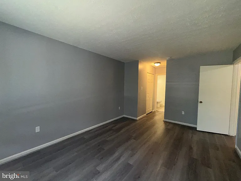 7233 Mill Creek Ct — Photo 24