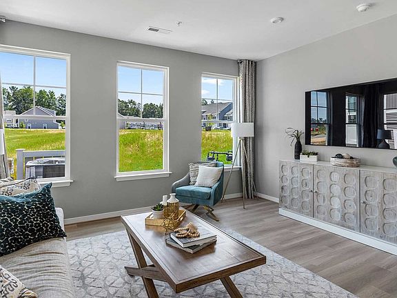 005_Devon_Family-Room