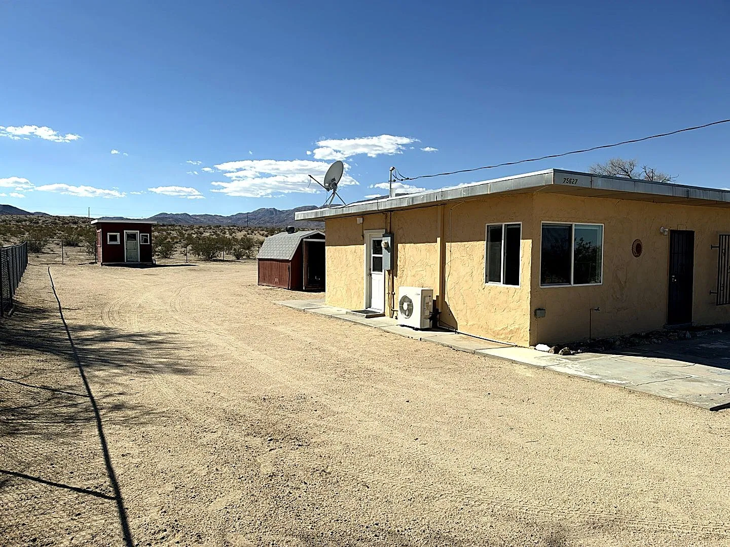 2bd/1ba Home on 2.5 Fenced Acres Free Well Water, $1,600/mo. — Photo 2
