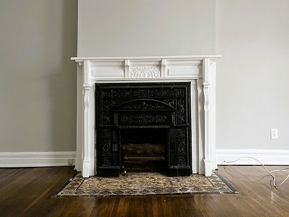 4th image of 32 Tracy St #1