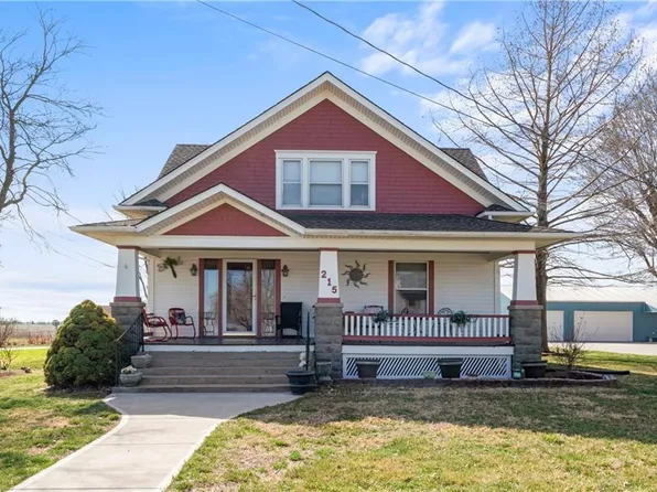 215 E Maple St, Sweet Springs, MO 65351