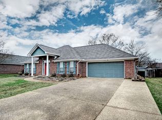 623 Summer Pl, Flowood, MS 39232