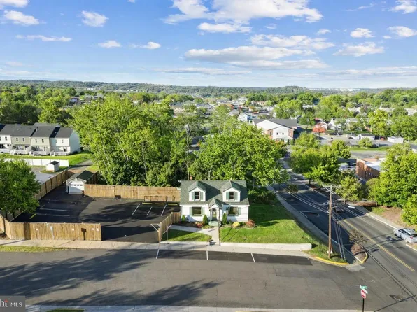 303 W 10th St, Front Royal, VA 22630