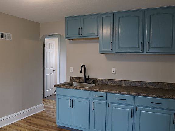 5th image of 588 Eastland Ave #2