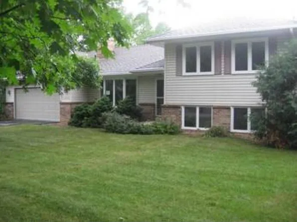 5020 139th St W, Savage, MN 55378