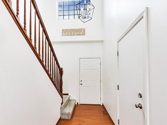 3rd image of 616 Yorkshire Ln #616