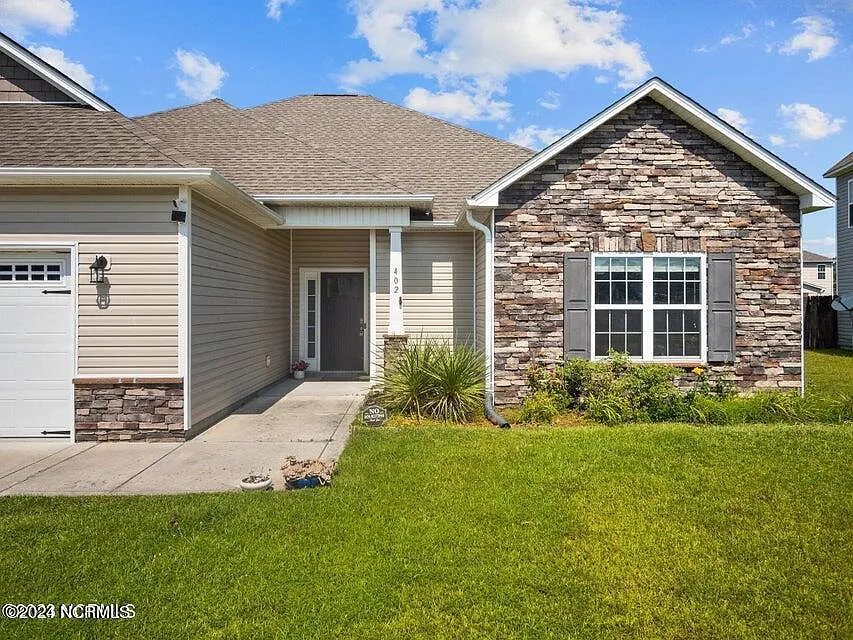 3 bed, 2.0 bath, 1920 sqft, $2,200 — Photo 2