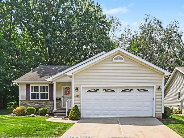 2501 Arbor Forest Dr, Lansing, MI 48910