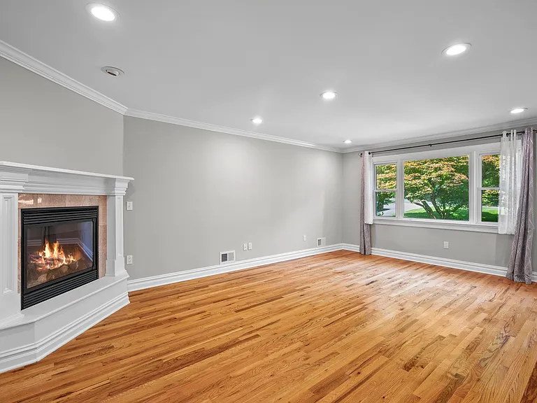 49 N Chatsworth Ave — Photo 8