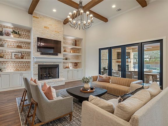 3rd image of 8806 Queens Ct
