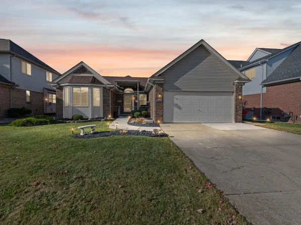 24688 Emily Dr, Brownstown, MI 48183