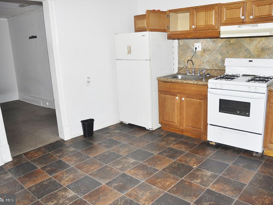 2nd image of 84 Pine St APT 2