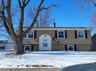 1318 N Stark St, Davenport, IA 52804