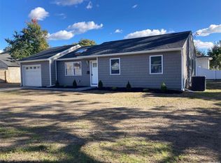 37 Edwin St, Bay Shore, NY 11706