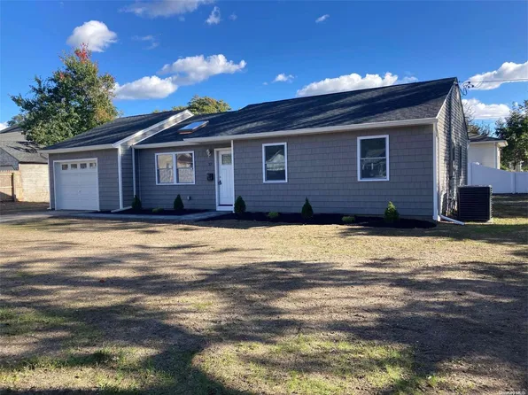 37 Edwin Street, Bay Shore, NY 11706