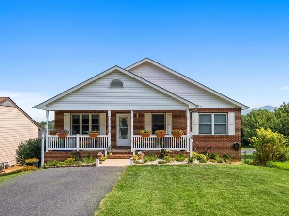 1309 4th St, Waynesboro, VA 22980