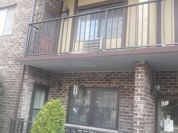 2nd image of 40 Donna Ct APT 5