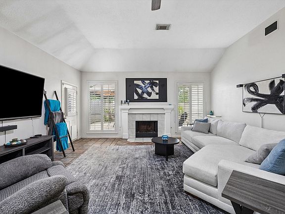 3rd image of 314 Bay Spring Dr