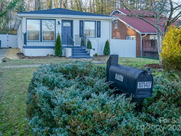 1747 Clairmont Dr, Hendersonville, NC 28791