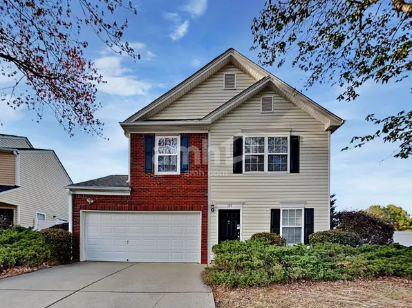 135 Oak Grove Pl, Acworth, GA 30102