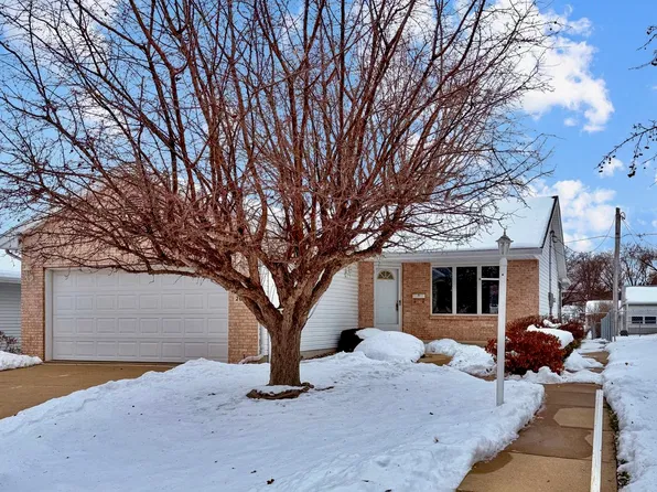 2035 Broadlawn Rd, Dubuque, IA 52001