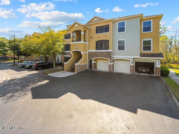 4th image of 8539 GATE Parkway W #1618